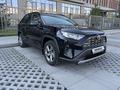 Toyota RAV4 2021 года за 14 200 000 тг. в Актобе – фото 2