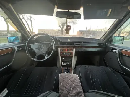 Mercedes-Benz E 220 1993 года за 1 350 000 тг. в Шу – фото 5