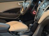 Hyundai Santa Fe 2017 года за 6 500 000 тг. в Атырау – фото 2