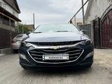 Chevrolet Malibu 2018 года за 8 200 000 тг. в Алматы – фото 2