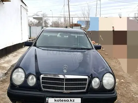 Mercedes-Benz E 200 1996 года за 1 850 000 тг. в Атырау