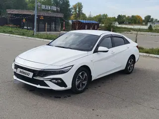 Hyundai Elantra, 2024