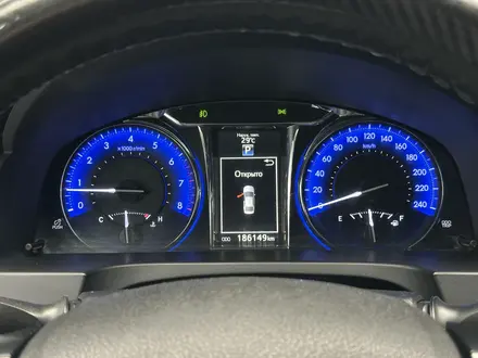 Toyota Camry 2017 года за 10 600 000 тг. в Атырау – фото 17
