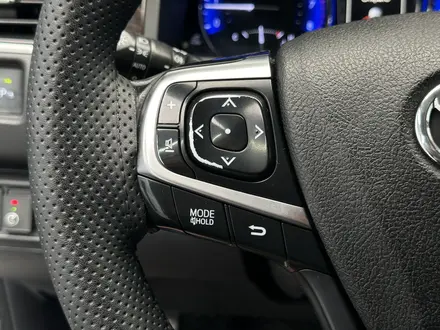 Toyota Camry 2017 года за 10 600 000 тг. в Атырау – фото 18
