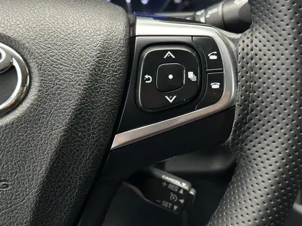 Toyota Camry 2017 года за 10 600 000 тг. в Атырау – фото 19