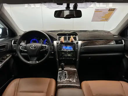 Toyota Camry 2017 года за 10 600 000 тг. в Атырау – фото 7