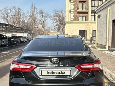 Toyota Camry 2021 года за 14 000 000 тг. в Алматы – фото 2