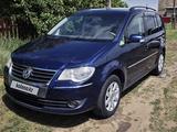 Volkswagen Touran 2007 годаүшін3 200 000 тг. в Степняк