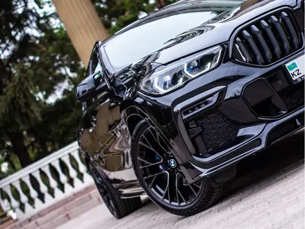 BMW X6 2021 года за 45 000 000 тг. в Алматы – фото 2
