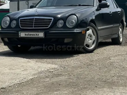 Mercedes-Benz E 320 2001 года за 4 100 000 тг. в Астана – фото 2