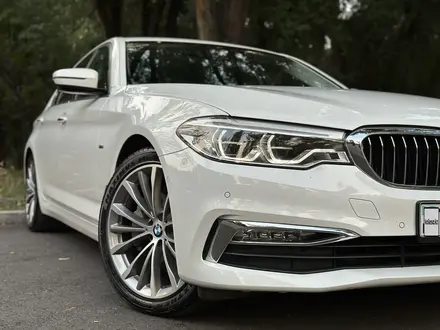 BMW 540 2018 года за 22 500 000 тг. в Алматы – фото 19