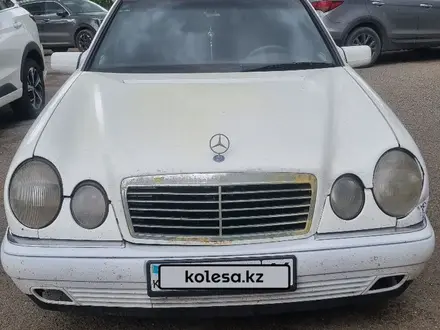 Mercedes-Benz E 200 1997 года за 2 500 000 тг. в Павлодар