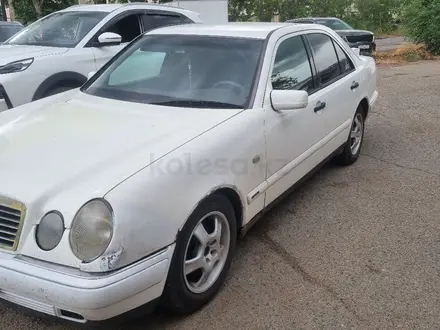 Mercedes-Benz E 200 1997 года за 2 500 000 тг. в Павлодар – фото 3