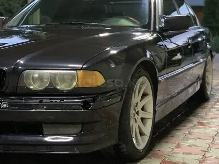 BMW 728 1997 года за 2 800 000 тг. в Алматы