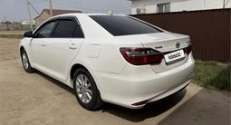 Toyota Camry 2015 года за 9 800 000 тг. в Атырау – фото 4