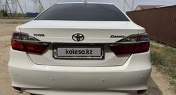 Toyota Camry 2015 года за 9 800 000 тг. в Атырау – фото 5