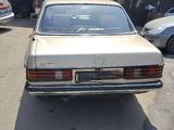 Mercedes-Benz E 200 1982 года за 900 000 тг. в Талгар – фото 2
