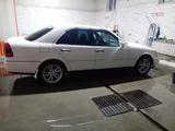 Mercedes-Benz C 280 1995 года за 2 500 000 тг. в Алматы – фото 2