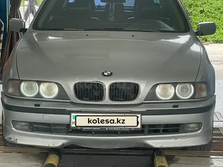 BMW 528 1998 года за 3 310 000 тг. в Алматы