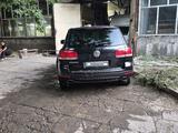 Volkswagen Touareg 2004 года за 4 000 000 тг. в Алматы – фото 2