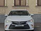 Toyota Camry 2015 года за 9 500 000 тг. в Шымкент – фото 2