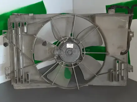Вентилятор радиатора с диффузорам (охлаждения) на Toyota Corolla Verso за 25 000 тг. в Алматы