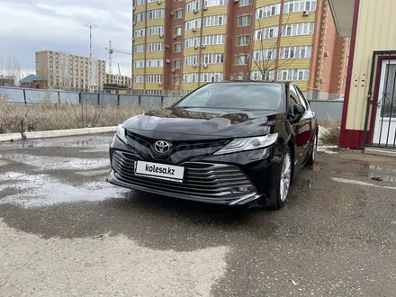 Toyota Camry 2018 года за 15 100 000 тг. в Актобе – фото 9