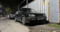 Volkswagen Golf 1994 года за 1 300 000 тг. в Алматы