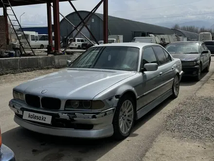 BMW 740 1995 года за 3 100 000 тг. в Алматы