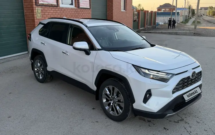 Toyota RAV4 2025 года за 24 000 000 тг. в Актобе