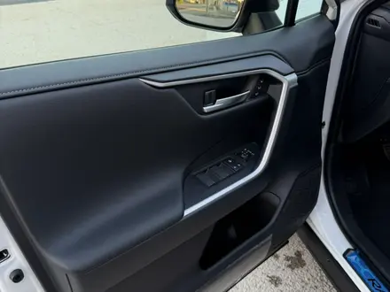 Toyota RAV4 2025 года за 24 000 000 тг. в Актобе – фото 11