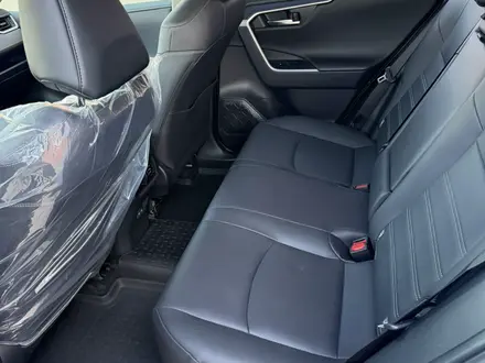 Toyota RAV4 2025 года за 24 000 000 тг. в Актобе – фото 20