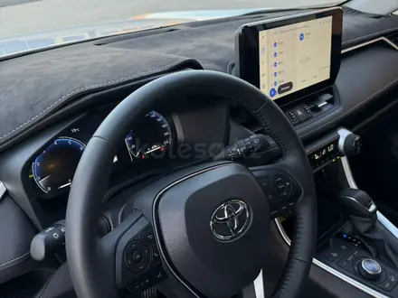 Toyota RAV4 2025 года за 24 000 000 тг. в Актобе – фото 22