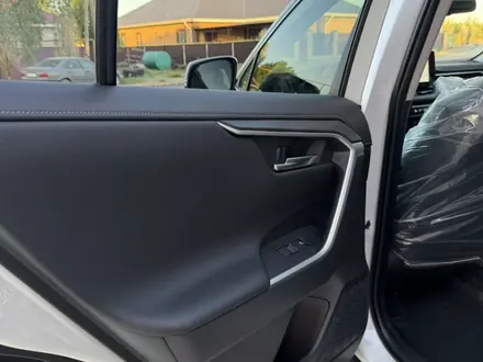 Toyota RAV4 2025 года за 24 000 000 тг. в Актобе – фото 24