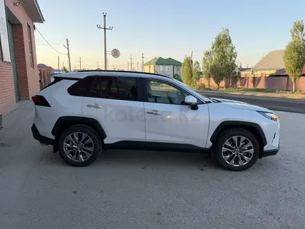 Toyota RAV4 2025 года за 24 000 000 тг. в Актобе – фото 3