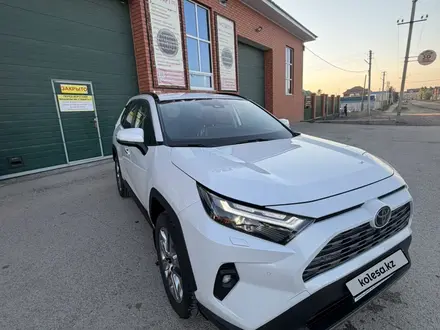 Toyota RAV4 2025 года за 24 000 000 тг. в Актобе – фото 29