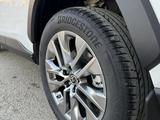 Toyota RAV4 2025 года за 24 000 000 тг. в Актобе – фото 5