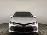 Toyota Camry 2020 года за 14 890 000 тг. в Астана – фото 2