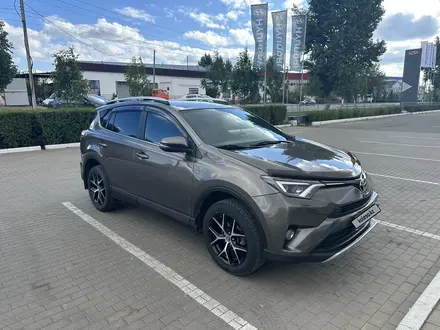 Toyota RAV4 2018 года за 12 300 000 тг. в Уральск