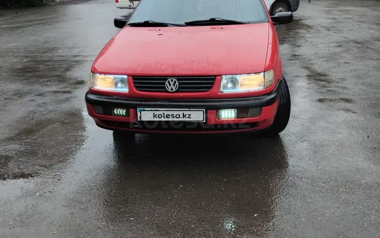 Volkswagen Passat 1995 года за 1 400 000 тг. в Астана