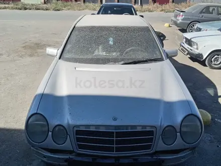 Mercedes-Benz E 300 1998 года за 750 000 тг. в Уральск – фото 2