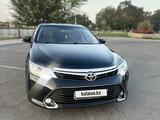 Toyota Camry 2015 года за 11 300 000 тг. в Алматы – фото 2