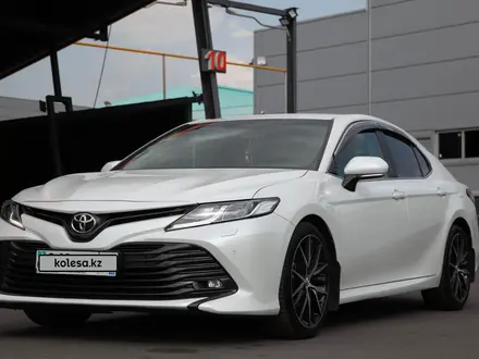 Toyota Camry 2019 года за 13 400 000 тг. в Алматы