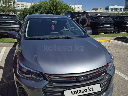 Chevrolet Onix 2023 года за 5 590 000 тг. в Астана – фото 3