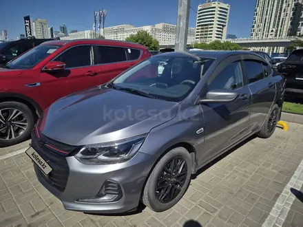 Chevrolet Onix 2023 года за 5 590 000 тг. в Астана