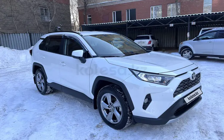 Toyota RAV4 2021 года за 17 000 000 тг. в Астана