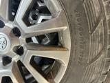 Шины и диска комплект Р18 за 180 000 тг. в Актау – фото 3