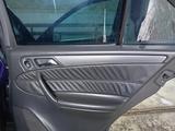 Mercedes-Benz C 200 2001 годаүшін2 900 000 тг. в Караганда – фото 4