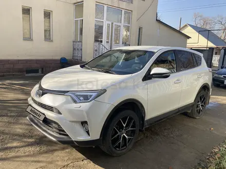 Toyota RAV4 2018 года за 11 200 000 тг. в Алматы – фото 4