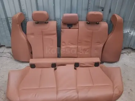 САЛОН СИДЕНЬЯ F30 за 30 000 тг. в Алматы
